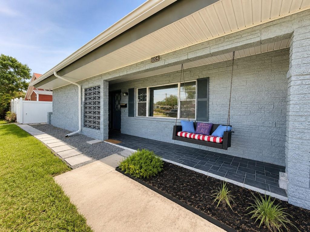 Image 37 of property listing at 6004 MEMORIAL HIGHWAY, Tampa, FL 33615