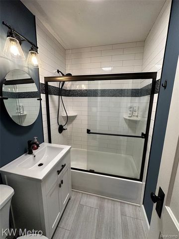 21503 Collingham Avenue, Farmington Hills, MI 48336