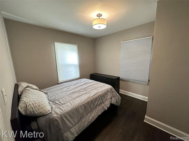 21503 Collingham Avenue, Farmington Hills, MI 48336