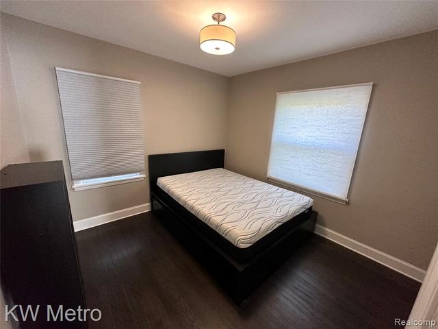 21503 Collingham Avenue, Farmington Hills, MI 48336