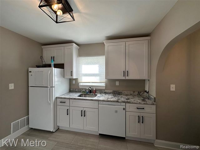 21503 Collingham Avenue, Farmington Hills, MI 48336