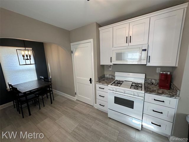 21503 Collingham Avenue, Farmington Hills, MI 48336