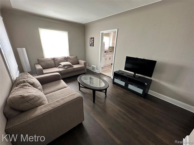 21503 Collingham Avenue, Farmington Hills, MI 48336