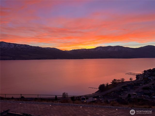 333 Highpoint Place, Chelan, WA 98816