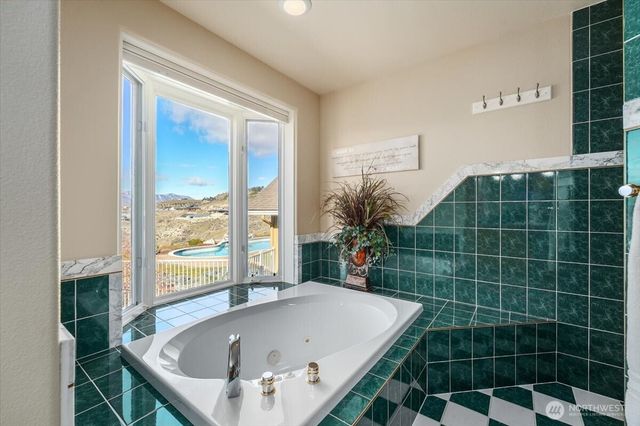 333 Highpoint Place, Chelan, WA 98816