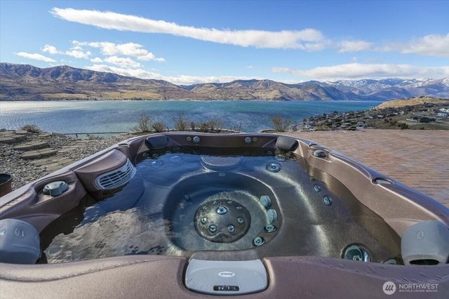 333 Highpoint Place, Chelan, WA 98816