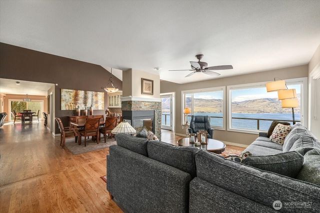 333 Highpoint Place, Chelan, WA 98816