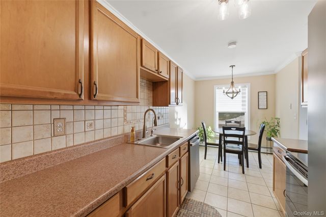 100 Boniface Drive 13B, Pine Bush, NY 12566