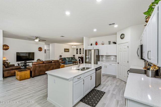 399 Calcutta Avenue NW, Palm Bay, FL 32907