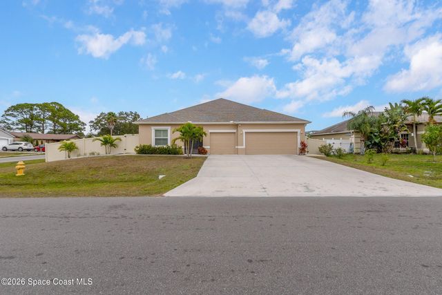 399 Calcutta Avenue NW, Palm Bay, FL 32907