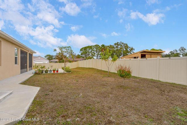 399 Calcutta Avenue NW, Palm Bay, FL 32907