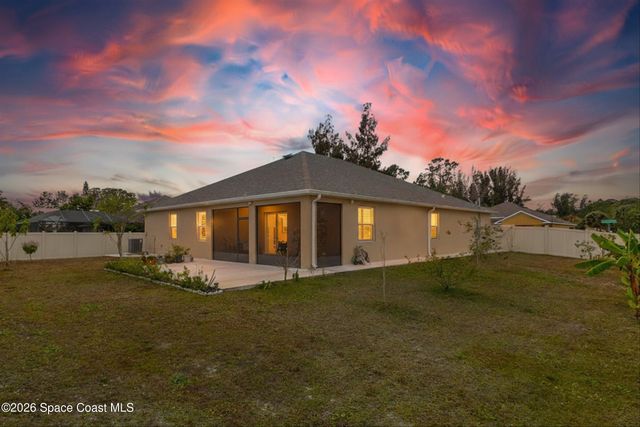 399 Calcutta Avenue NW, Palm Bay, FL 32907