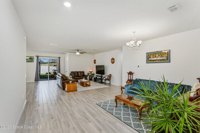 399 Calcutta Avenue NW, Palm Bay, FL 32907