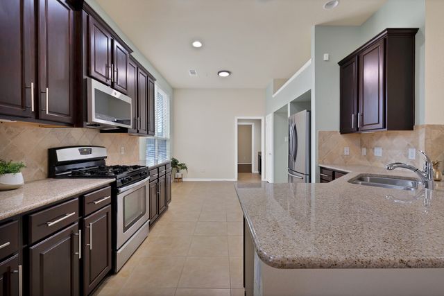 600 Cattlemans Way, Fort Worth, TX 76131