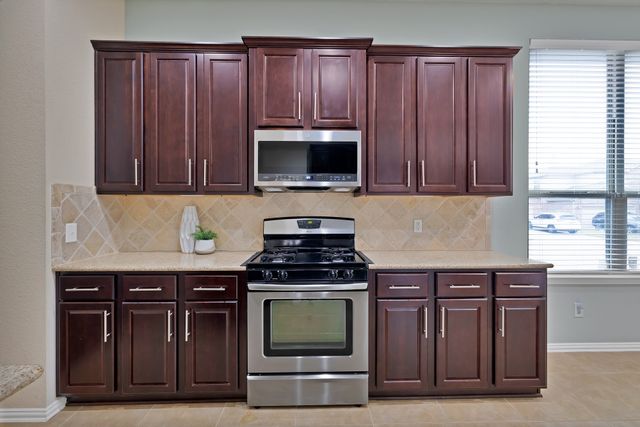 600 Cattlemans Way, Fort Worth, TX 76131