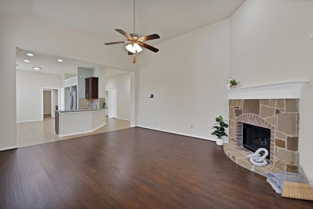 600 Cattlemans Way, Fort Worth, TX 76131