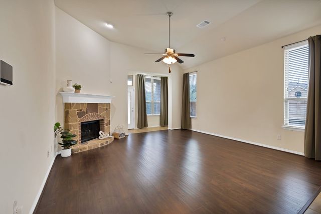 600 Cattlemans Way, Fort Worth, TX 76131