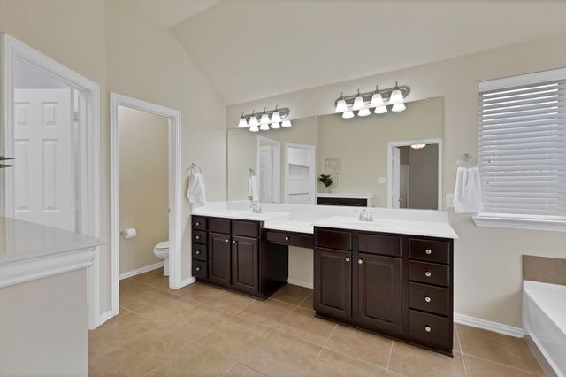 600 Cattlemans Way, Fort Worth, TX 76131