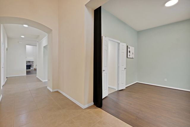 600 Cattlemans Way, Fort Worth, TX 76131