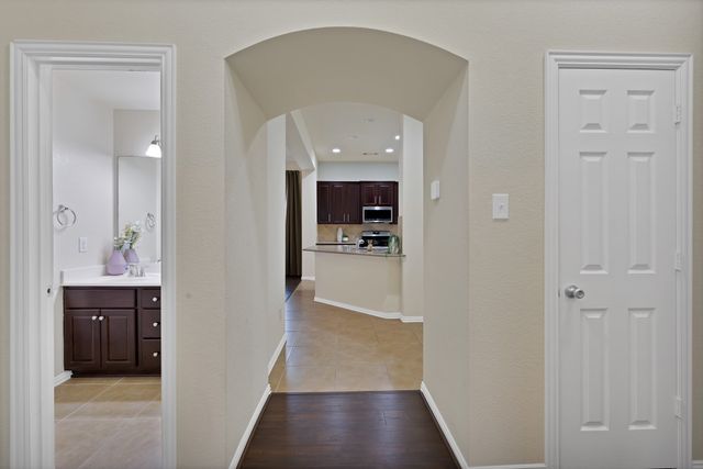 600 Cattlemans Way, Fort Worth, TX 76131