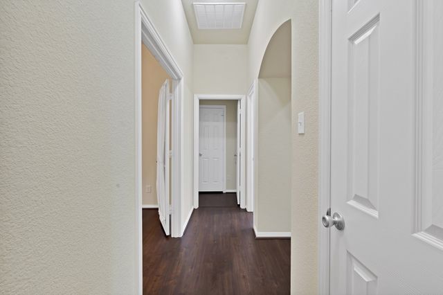 600 Cattlemans Way, Fort Worth, TX 76131