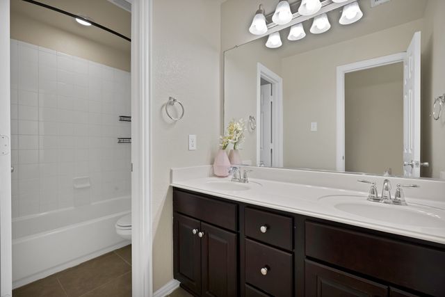 600 Cattlemans Way, Fort Worth, TX 76131