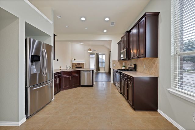 600 Cattlemans Way, Fort Worth, TX 76131