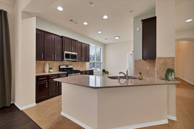 600 Cattlemans Way, Fort Worth, TX 76131