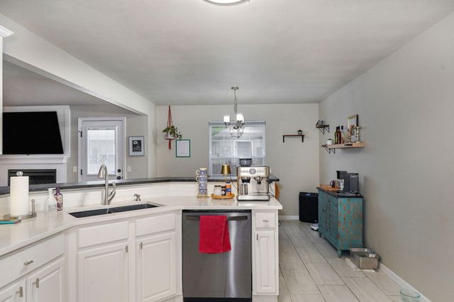 5423 Basswood Court W, Springfield, MO 65802