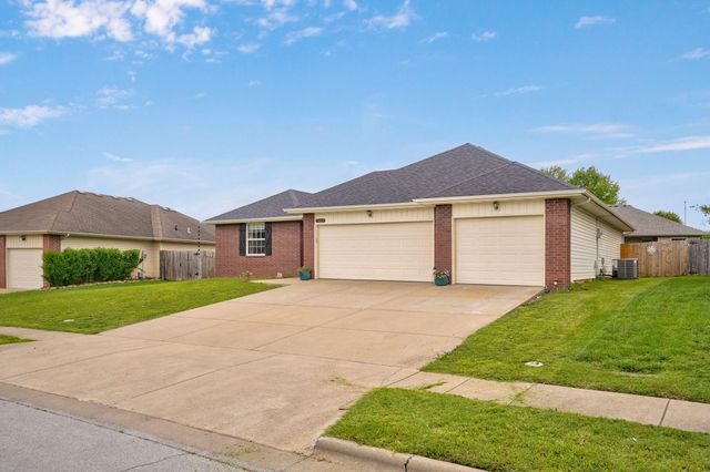 5423 Basswood Court W, Springfield, MO 65802