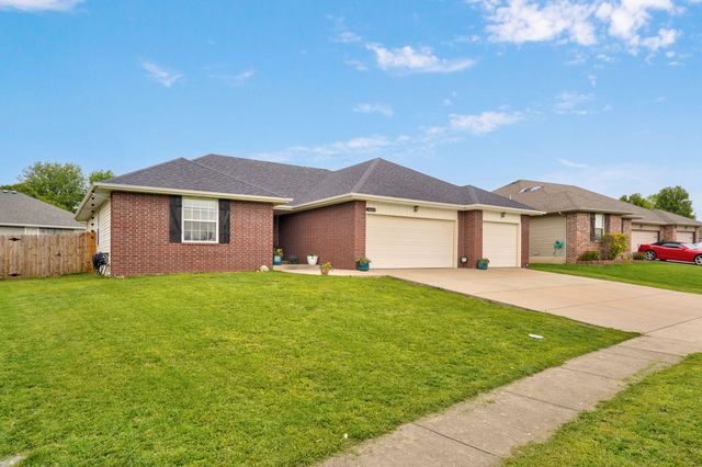 5423 Basswood Court W, Springfield, MO 65802