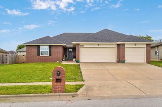 5423 Basswood Court W, Springfield, MO 65802