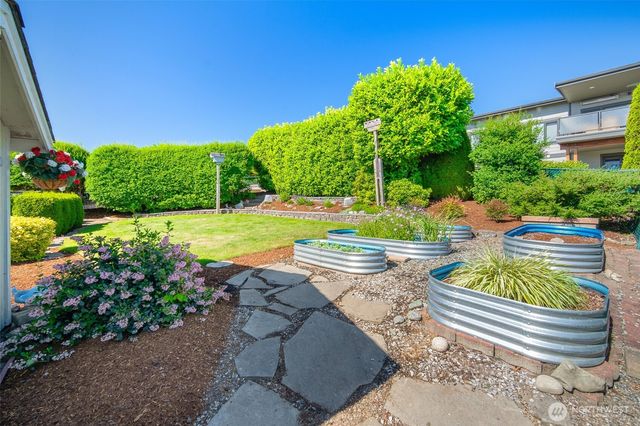 8037 Chinook Way, Blaine, WA 98230