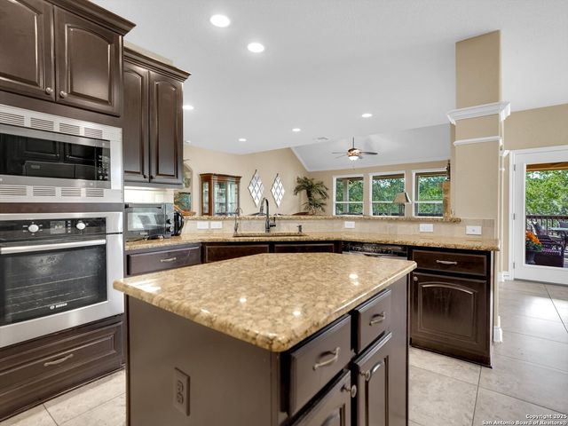 25603 Singing Rain, San Antonio, TX 78260