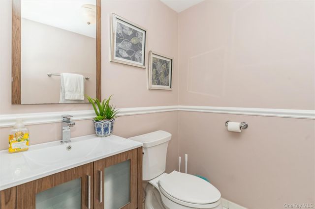 111 Cherry Valley Avenue 707, Garden City, NY 11530