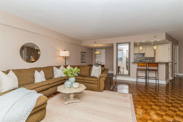 111 Cherry Valley Avenue 707, Garden City, NY 11530