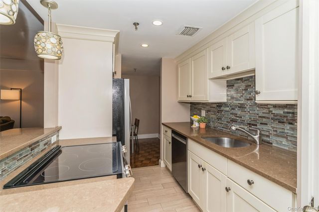 111 Cherry Valley Avenue 707, Garden City, NY 11530