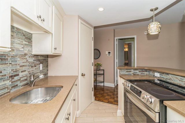 111 Cherry Valley Avenue 707, Garden City, NY 11530