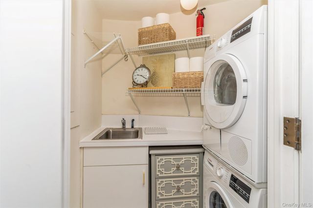 111 Cherry Valley Avenue 707, Garden City, NY 11530