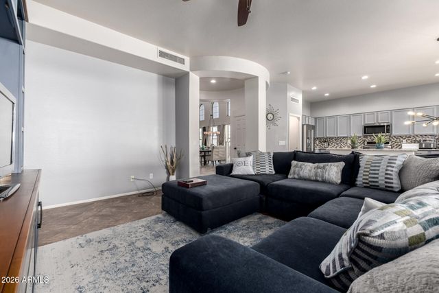 6251 S MOCCASIN Trail, Gilbert, AZ 85298