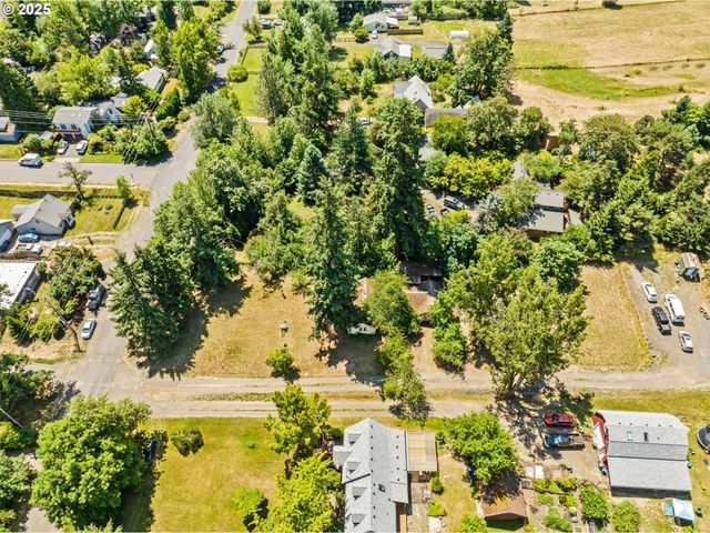 2562 RIVERVIEW St, Eugene, OR 97403