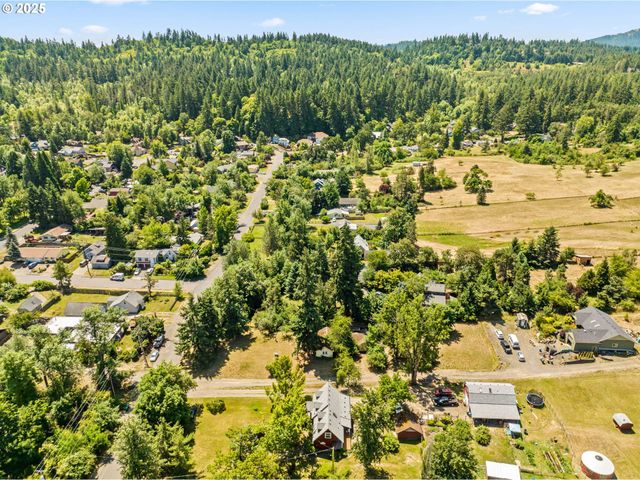 2562 RIVERVIEW St, Eugene, OR 97403