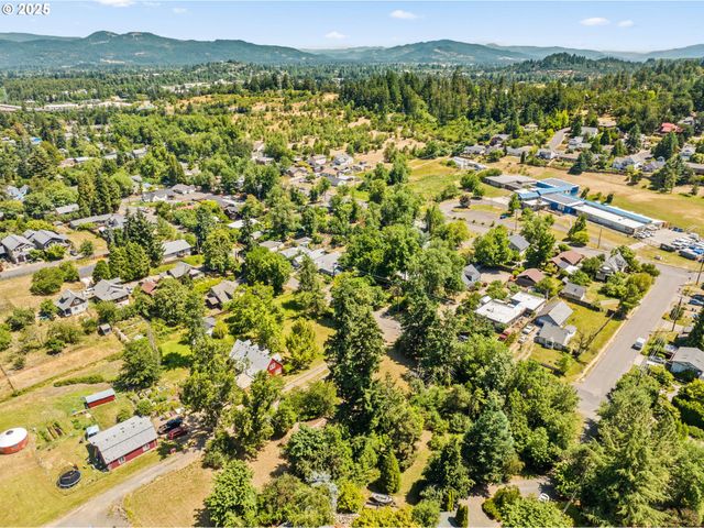 2562 RIVERVIEW St, Eugene, OR 97403