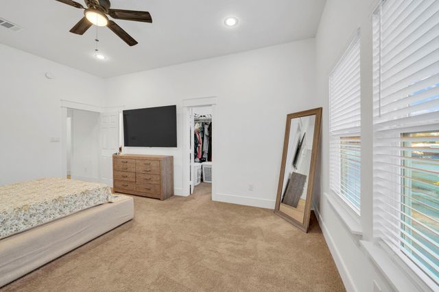 212 S Lobit Street, La Porte, TX 77571