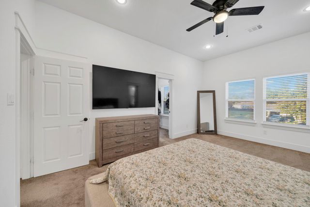 212 S Lobit Street, La Porte, TX 77571