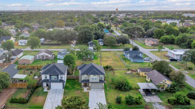212 S Lobit Street, La Porte, TX 77571