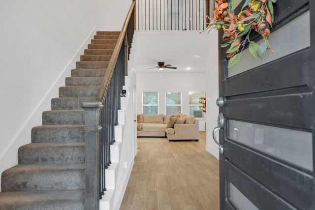 212 S Lobit Street, La Porte, TX 77571