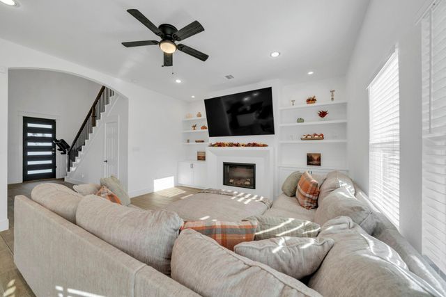 212 S Lobit Street, La Porte, TX 77571