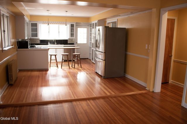 1072 University Place, Schenectady, NY 12308