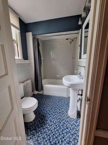 1072 University Place, Schenectady, NY 12308